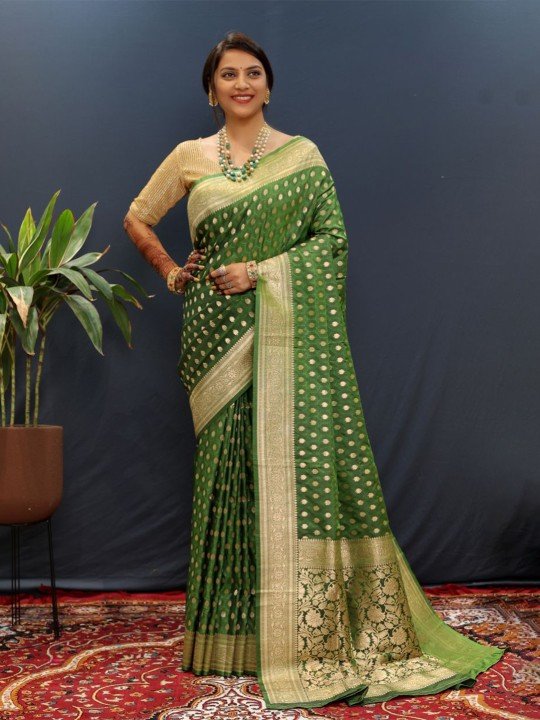 Royal Rajgharana Green & Gold-Toned Pure Silk Banarasi Saree - Image 5