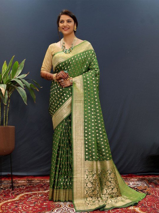 Royal Rajgharana Green & Gold-Toned Pure Silk Banarasi Saree - Image 7