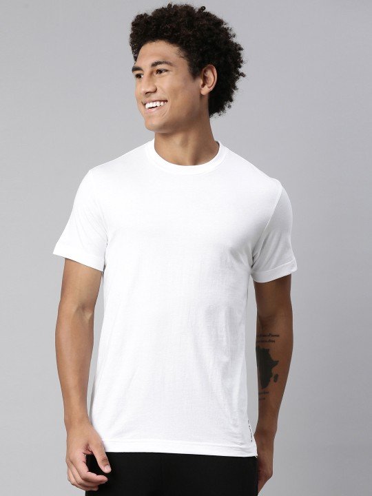 Levi’s Men’s White Solid Round-Neck T-Shirt | NestShobha